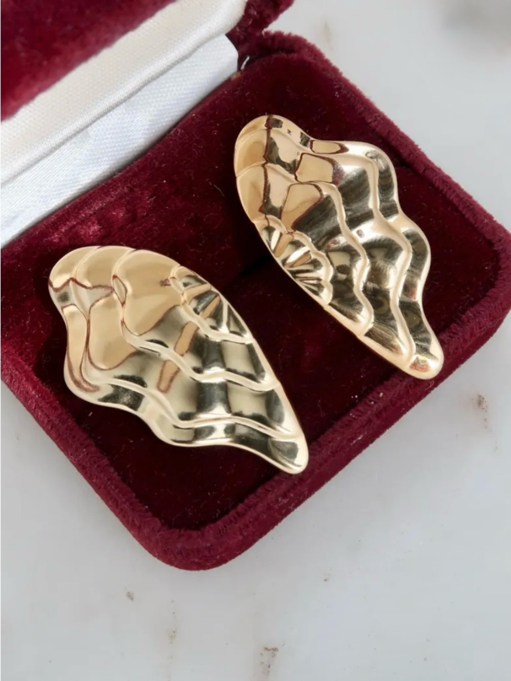 Vintage 1986 Avon Gold Tone Enchanted Wings Earrings